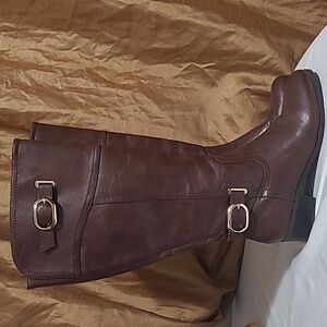 UNISA WIDE CALF BROWN KNEE HIGH BOOTS SIDE ZIPPER DOUBLE GOLD BUCKLE DETAIL 8.5